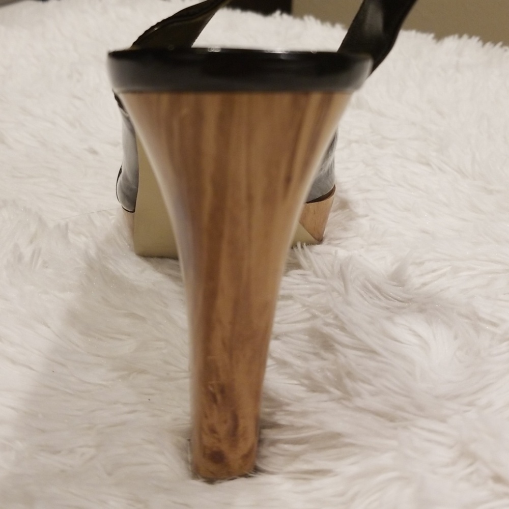 High Heels - Picture 3 of 3